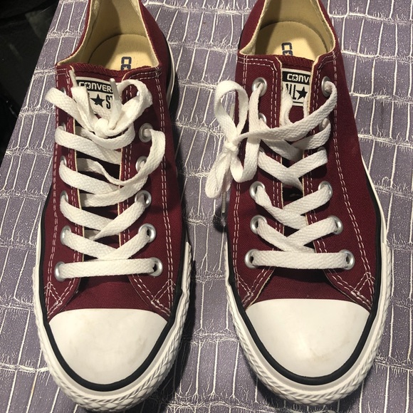Converse Shoes - Used Converse chuck taylor low tops sz6 mn/8wn